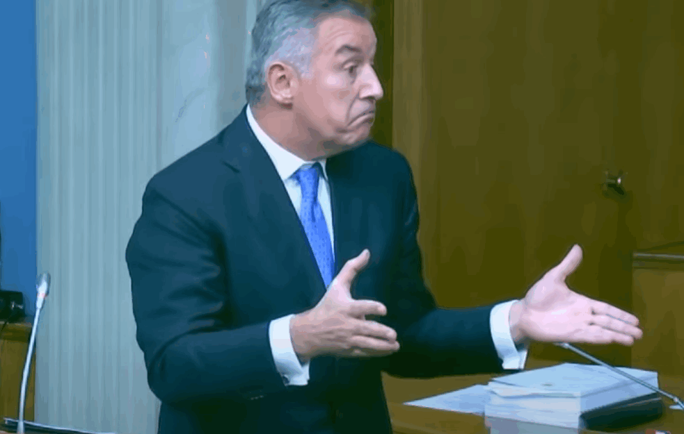 Lazo Maksimović, <span style='color:red;'><b>zamenik direktora</b></span> SMATSA, voli srpski dinar kao da je crnogorski evro!